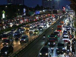 Penampakan Jakarta Dikepung Macet Jelang Long Weekend Penampakan Jakarta Dikepung Macet Jelang Long Weekend
