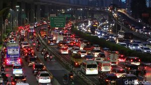 Penampakan Macetnya Jakarta Jelang Long Weekend