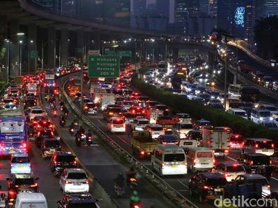 Penampakan Macetnya Jakarta Jelang Long Weekend
