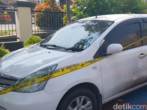 Gelagat Ikin Sebelum Nekat Bakar Rumah-Mobil Mantan Istri Gelagat Ikin Sebelum Nekat Bakar Rumah-Mobil Mantan Istri