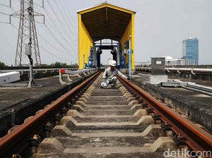 Seperti Ini Perawatan Berkala Prasarana LRT Jakarta Seperti Ini Perawatan Berkala Prasarana LRT Jakarta