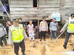 Kronologi Pagar Beton Roboh Timpa 10 Orang Saat Hujan Angin di Muba Kronologi Pagar Beton Roboh Timpa 10 Orang Saat Hujan Angin di Muba