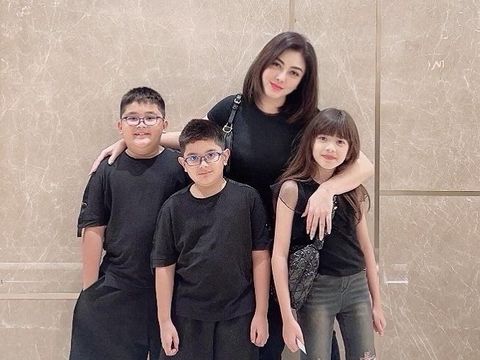 Potret Ketiga Anak Dhena Devanka