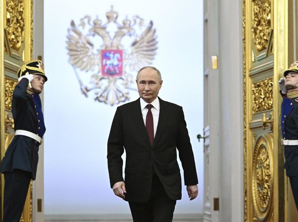 Potret Vladimir Putin Dilantik Jadi Presiden Rusia untuk Kelima Kalinya