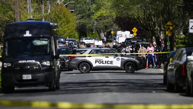 Toronto police patrol outside the home of Canadian rapper Drake after reports of a shooting early on May 7, 2024, according to media reports. The home was cordoned off by police after police reported a pre-dawn shooting near the property. Police said reports indicated one man was taken to hospital with serious injuries after the shooting, which happened at 2:09 am (0609 GMT).

A suspect was believed to have fled the scene in a vehicle, and no description was offered. (Photo by Christopher KATSAROV LUNA / AFP)