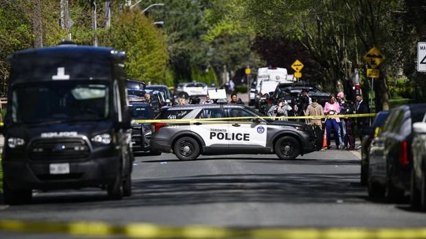 Toronto police patrol outside the home of Canadian rapper Drake after reports of a shooting early on May 7, 2024, according to media reports. The home was cordoned off by police after police reported a pre-dawn shooting near the property. Police said reports indicated one man was taken to hospital with serious injuries after the shooting, which happened at 2:09 am (0609 GMT).A suspect was believed to have fled the scene in a vehicle, and no description was offered. (Photo by Christopher KATSAROV LUNA / AFP)