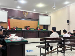 Pemuda Setubuhi Anak Perempuan Minggat di Mojokerto Divonis 6 Tahun Penjara Pemuda Setubuhi Anak Perempuan Minggat di Mojokerto Divonis 6 Tahun Penjara