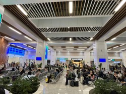 Jelang Long Weekend, Stasiun Kereta Cepat Halim Ramai Penumpang Malam Ini