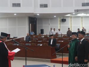 Sutarto Resmi Dilantik Jadi Ketua DPRD Sumut Gantikan Baskami Ginting Sutarto Resmi Dilantik Jadi Ketua DPRD Sumut Gantikan Baskami Ginting