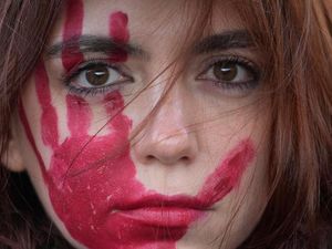Tentang Hari Tidak Ada Toleransi Bagi Kekerasan terhadap Perempuan Tentang Hari Tidak Ada Toleransi Bagi Kekerasan terhadap Perempuan