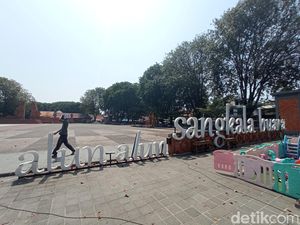 Upaya Membasmi Pungli Bermodus Tarif Parkir di Alun-alun Keraton Kasepuhan Upaya Membasmi Pungli Bermodus Tarif Parkir di Alun-alun Keraton Kasepuhan