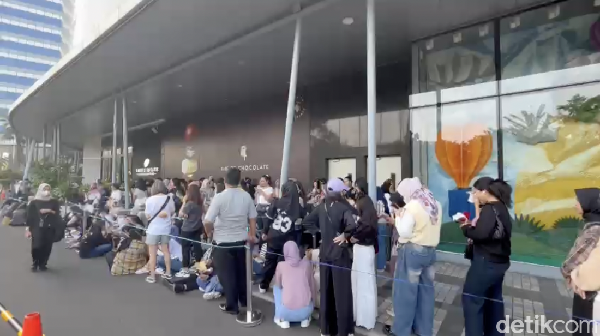 Heboh Banget! ARMY Antusias Datang ke BTS: POP-UP MONOCHROME IN JAKARTA