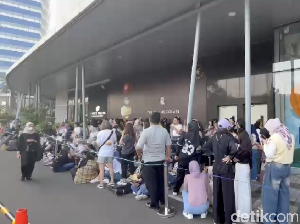 Heboh Banget! ARMY Antusias Datang ke BTS: POP-UP MONOCHROME IN JAKARTA