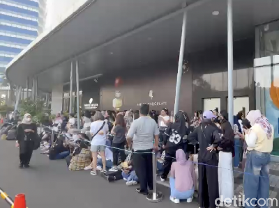 Heboh Banget! ARMY Antusias Datang ke BTS: POP-UP MONOCHROME IN JAKARTA