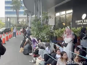 ARMY Menyerbu! Antrean Mengular di BTS: POP UP MONOCHROME IN JAKARTA