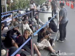 BTS POP-UP: MONOCHROME IN JAKARTA Masuk Sesi Antrean Ke-3