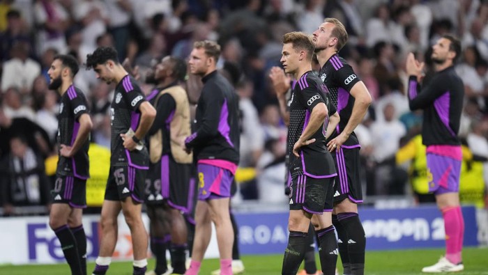 Bayern Munich players react at the end of the Champions League semifinal second leg soccer match between Real Madrid and Bayern Munich at the Santiago Bernabeu stadium in Madrid, Spain, Wednesday, May 8, 2024. (AP Photo/Manu Fernandez)