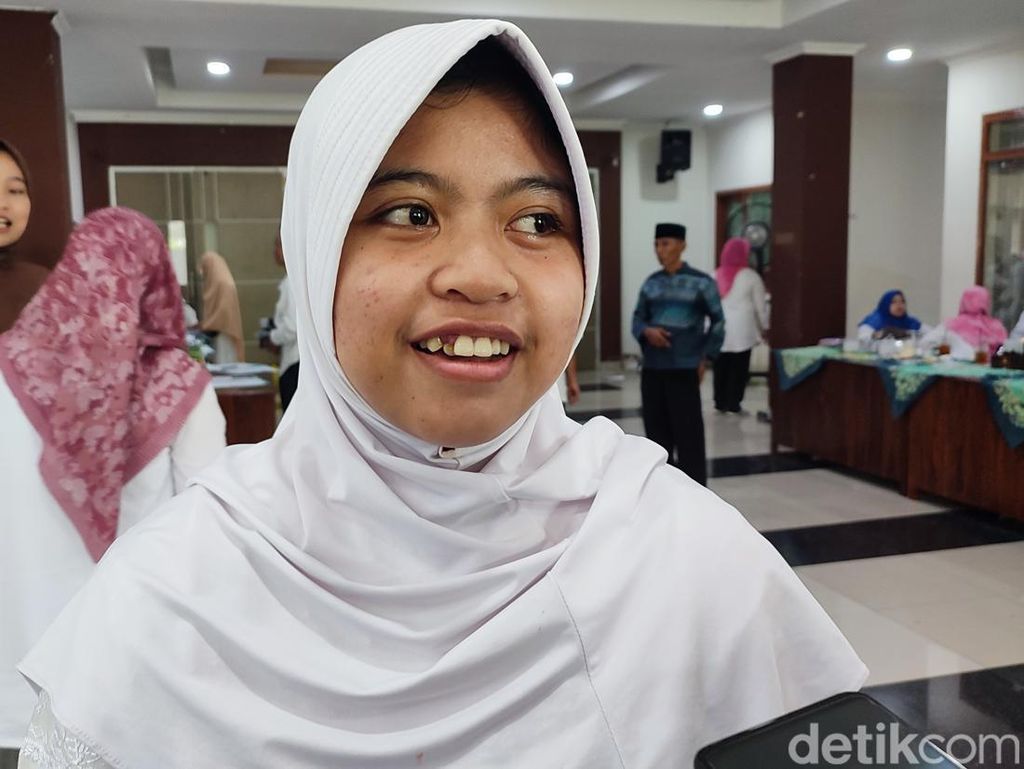 Jadi Calon Haji Termuda di Semarang, Halima Cerita Didaftarkan Sejak TK