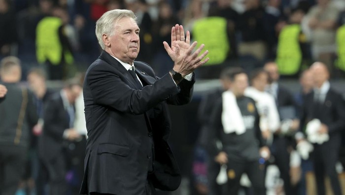 MADRID, SPAIN - MAY 8: Coach of Real Madrid Carlo Ancelotti celebrates the victory following the UEFA Champions League semi-final second leg match between Real Madrid and FC Bayern Muenchen (Bayern Munich) at Estadio Santiago Bernabeu on May 8, 2024 in Madrid, Spain.(Photo by Jean Catuffe/Getty Images)