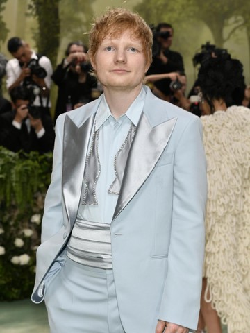 Tajir Melintir, Ed Sheeran Pilih Naik Pesawat Murah, Bukan karena Ingin Hemat