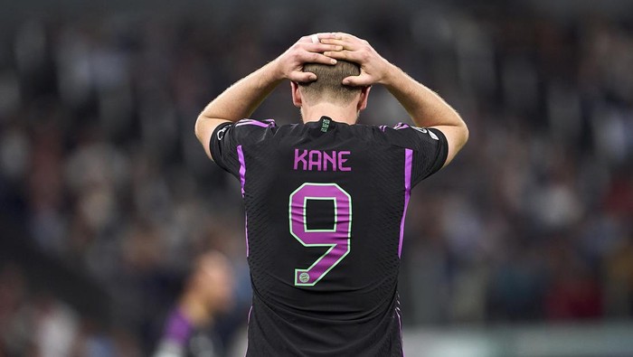harry kane bayern munich real madrid vs bayern munich liga champions semifinal liga champions MADRID, SPAIN - MAY 08: Harry Kane of FC Bayern MΓΌnchen reacts during the UEFA Champions League semi-final second leg match between Real Madrid and FC Bayern MΓΌnchen at Estadio Santiago Bernabeu on May 08, 2024 in Madrid, Spain. (Photo by Manuel Queimadelos/Quality Sport Images/Getty Images)