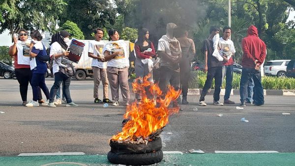 Karyawan Polo Ralph Lauren Indonesia Demo MA Minta Hakim Diganti