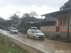 Pengendara Keluhkan Debu dan Jalan Licin Imbas Proyek Jalan Poros Maros-Bone