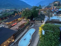 Nikmatnya Berendam Air Panas dengan Pemandangan Alam Di Pariban