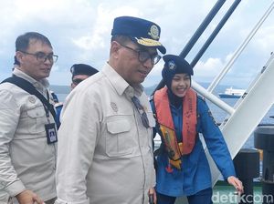 Menhub Budi Karya Targetkan Pelabuhan Tanjung Wangi Beroperasi Tahun Depan Menhub Budi Karya Targetkan Pelabuhan Tanjung Wangi Beroperasi Tahun Depan