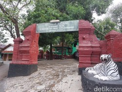 Kontroversi Parkir Mahal di Lokasi Wisata Religi Cirebon