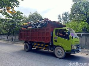 Kebakaran Padam, TPA Suwung Dibuka Kembali untuk Kiriman Sampah Kebakaran Padam, TPA Suwung Dibuka Kembali untuk Kiriman Sampah