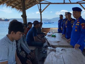 Polairud Banyuwangi Perketat Pengamanan Pelabuhan Rakyat Jelang WWF di Bali Polairud Banyuwangi Perketat Pengamanan Pelabuhan Rakyat Jelang WWF di Bali