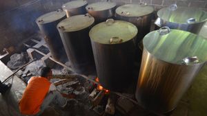 Sibuknya Depot Air Masak di Daerah KLB Diare
