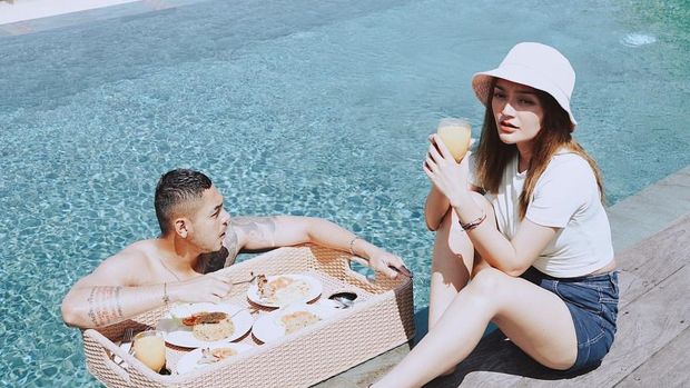 Siti Badriah dan Krisjiana Baharudin Kompak Makan Enak di Bali dan Thailand