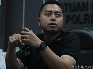 Emak-emak Pembacok Sopir Rental Diringkus Saat Kabur Bersama 2 Anaknya Emak-emak Pembacok Sopir Rental Diringkus Saat Kabur Bersama 2 Anaknya