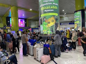 Long Weekend, Stasiun Gambir Ramai Sore Ini