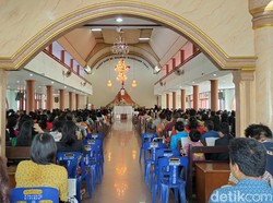 Suasana Khidmat Ibadah Kenaikan Yesus Kristus di HKBP Sidorame Medan