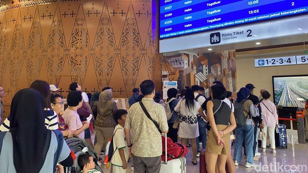 Suasana stasiun kereta cepat Whoosh Halim, Kamis (9/5/2024).