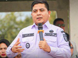 Wabup Pelalawan Soroti Kasus Mahasiswa Unri Protes Kebijakan Dipolisikan Rektor Wabup Pelalawan Soroti Kasus Mahasiswa Unri Protes Kebijakan Dipolisikan Rektor