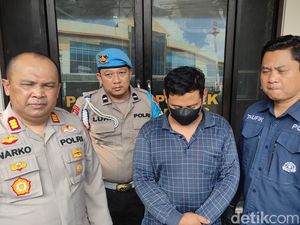 Bapak-bapak Viral Mainkan Alat Kelamin Temukan Dildo di Tepi Sungai Malang Bapak-bapak Viral Mainkan Alat Kelamin Temukan Dildo di Tepi Sungai Malang