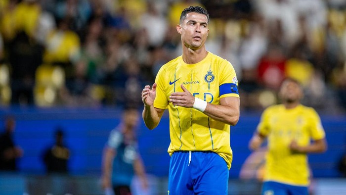 Cristiano Ronaldo RIYADH, SAUDI ARABIA - MAY 04: Cristiano Ronaldo of Al Nassr reacts after missing the goal during the Saudi Pro League match between Al-Nassr and Al Wehda at King Saud University Stadium on May 04, 2024 in Riyadh, Saudi Arabia. (Photo by Elie Hokayem/Saudi Pro League via Getty Images)