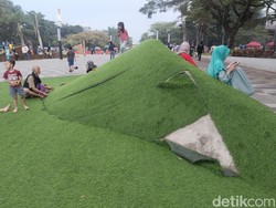Duh! Rumput Bukit Teletubbies Taman Monju Rusak