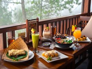 Long Weekend! 5 Restoran Legendaris di Cisarua Ini Cocok Buat Makan Bareng Keluarga Long Weekend! 5 Restoran Legendaris di Cisarua Ini Cocok Buat Makan Bareng Keluarga