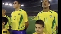 Di menit-menit akhir laga, Leverkusen diibaratkan skuad Brasil era Ronaldinho! Foto: dok. Internet/X (Twitter)