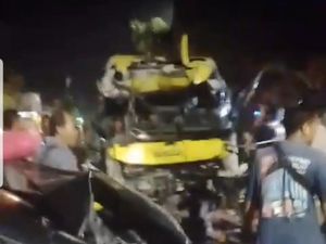 Mobil Ditumpangi Ketua Bawaslu Jember Terlibat Laka Beruntun, 2 Dilaporkan Tewas