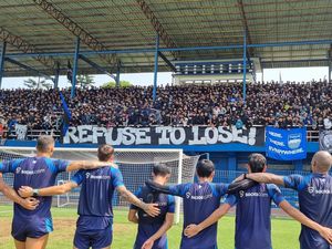 Api Semangat untuk Persib Sebelum ke Bali Api Semangat untuk Persib Sebelum ke Bali