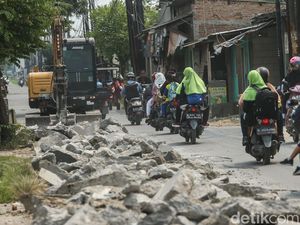 Perbaikan Jalan Rusak di CBL Bekasi Dikebut Perbaikan Jalan Rusak di CBL Bekasi Dikebut