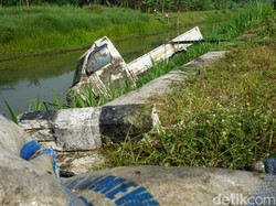 Byur! Pikap Muatan Beras Nyemplung Sungai 3 Meter di Kulon Progo