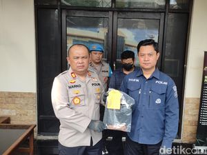Viral Bapak-bapak Mainkan Kelamin di Malang, Ternyata... Viral Bapak-bapak Mainkan Kelamin di Malang, Ternyata...