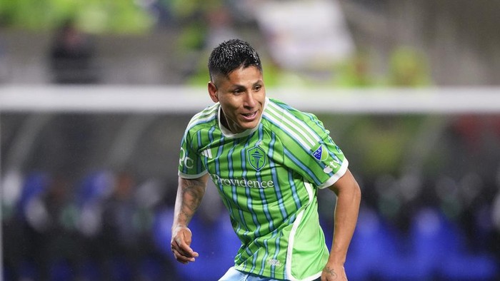 Raul Ruidiaz Seattle Sounders forward RaΓΊl RuidΓaz in action against CF MontrΓ©al during the second half of an MLS soccer match Saturday, April 6, 2024, in Seattle. (AP Photo/Lindsey Wasson)